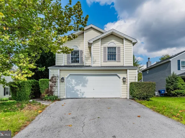 6072 Regent Dr, Harrisburg, PA 17112