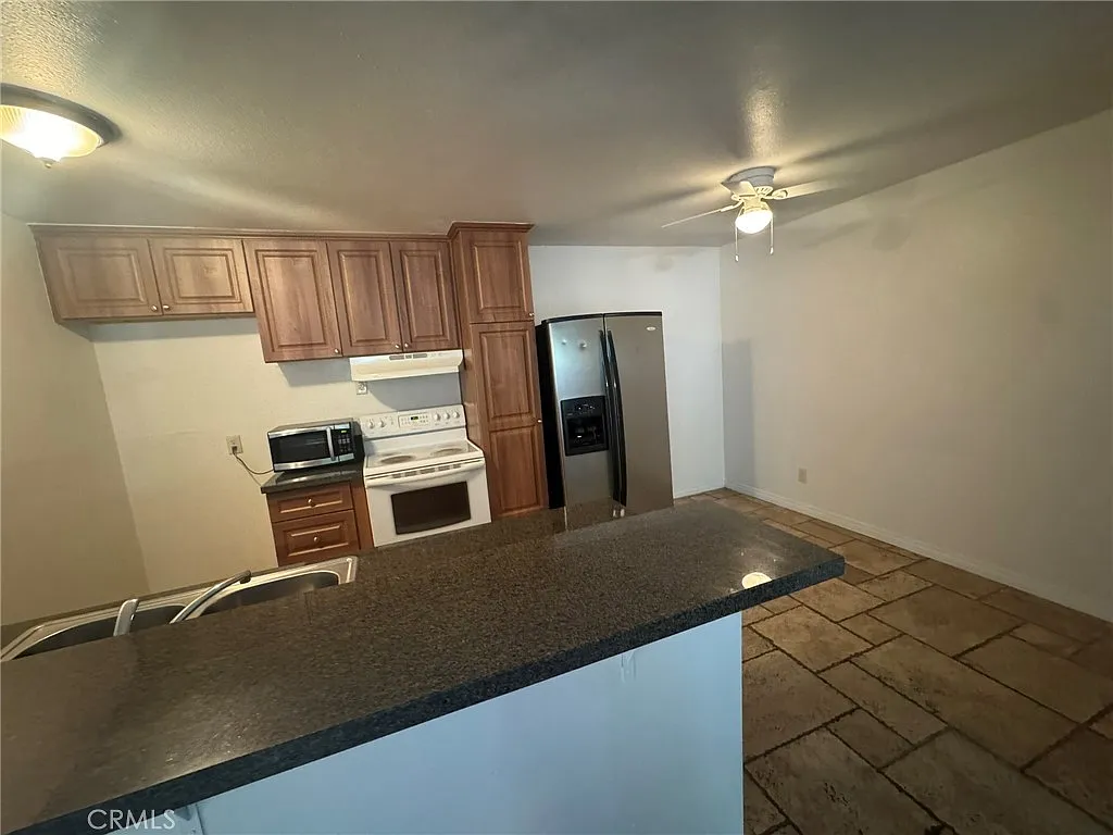 2 bed, 807 sqft, $1,995 — Photo 4