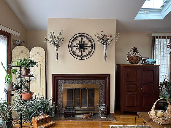 5th image of 1740 Arden Ave