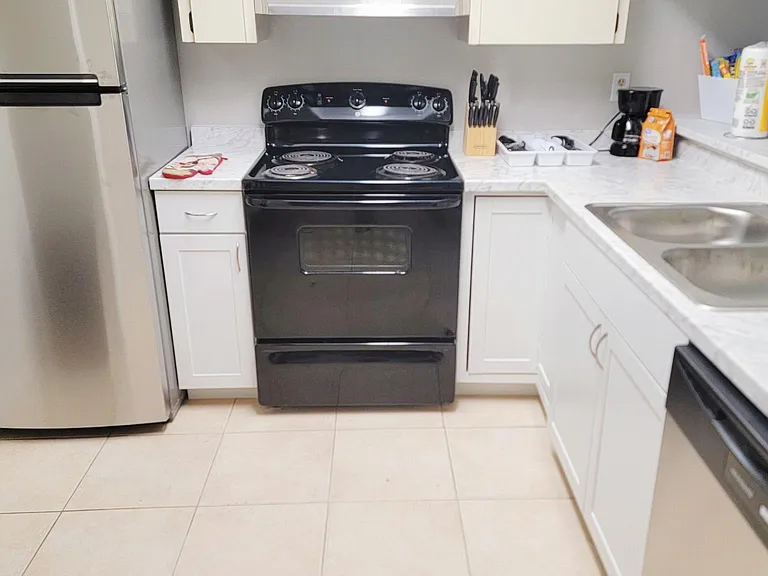 1841 Crystal Grove Dr — Photo 3