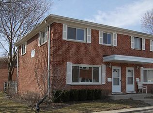 1230 N Boxwood Dr, Mount Prospect, IL