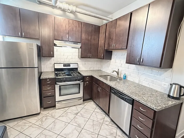 3155 W Augusta Blvd #G — Photo 2