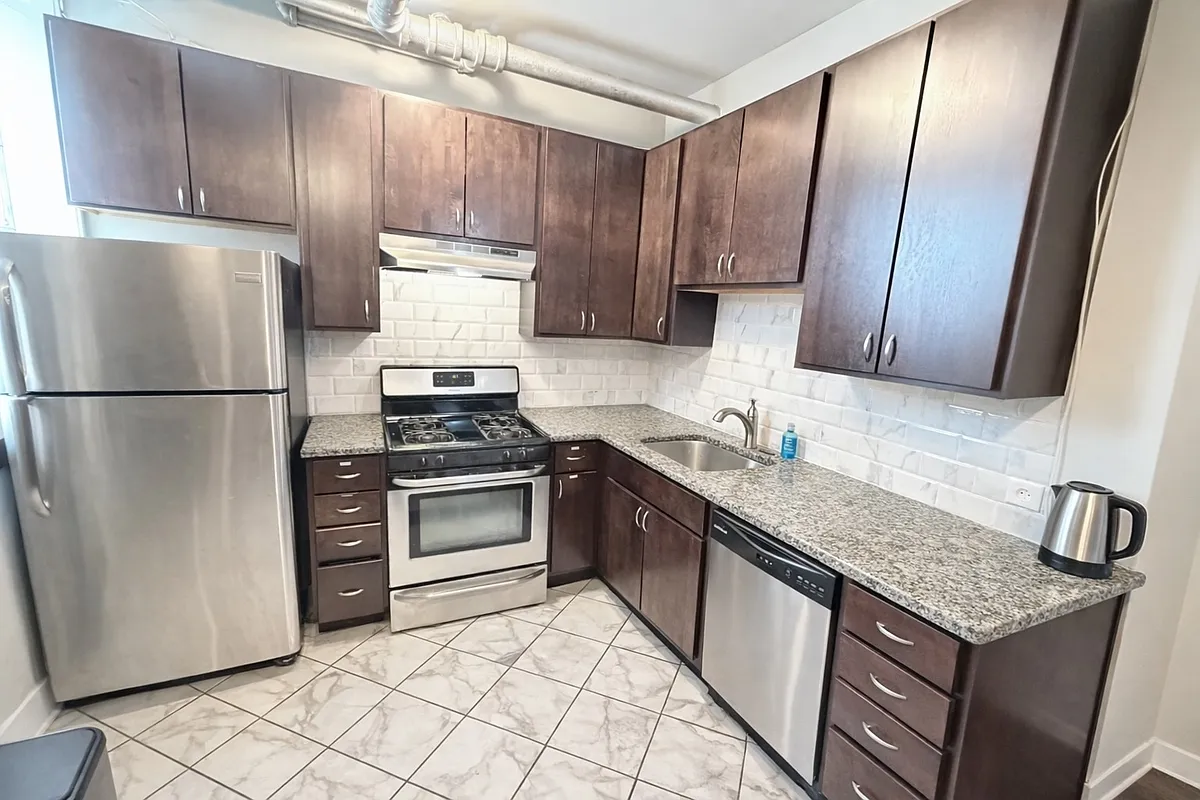 Building Photo - 3155 W Augusta Blvd #G