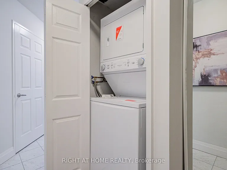 35 Empress Ave #207 — Photo 5