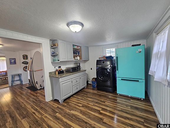 4th image of 40036 N End Rd