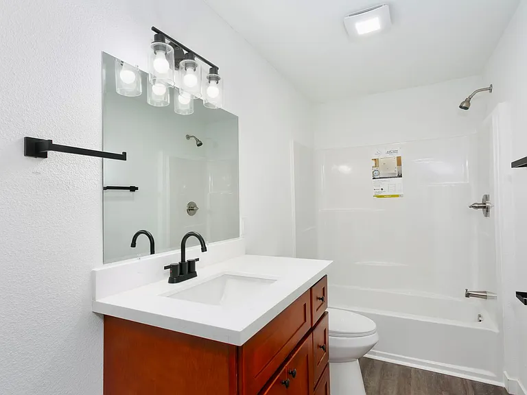 4919 Waller Rd E — Photo 30