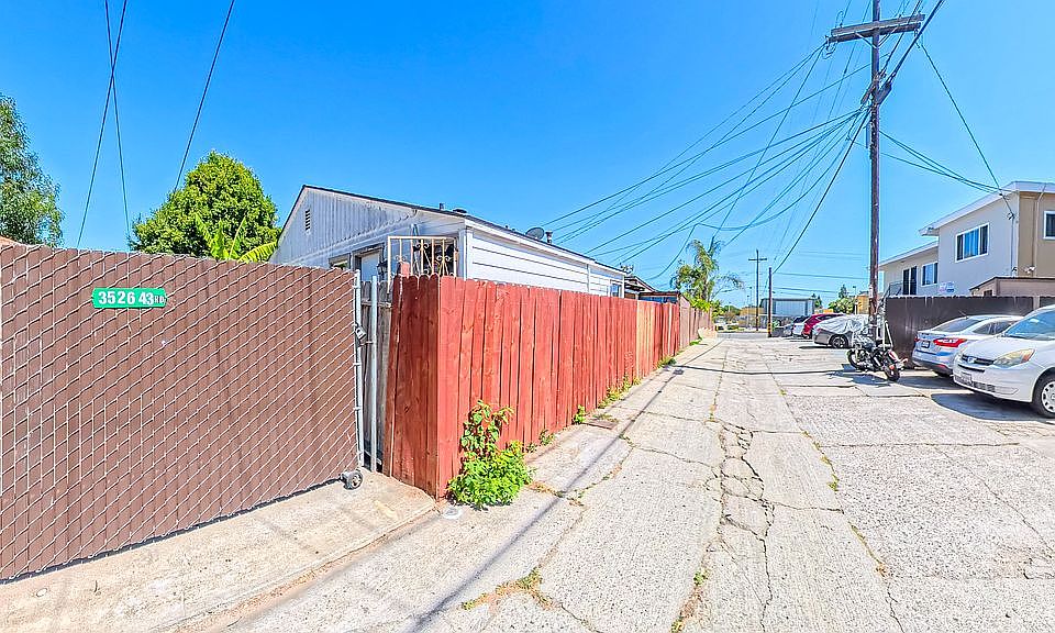 2nd image of 3526 43rd St