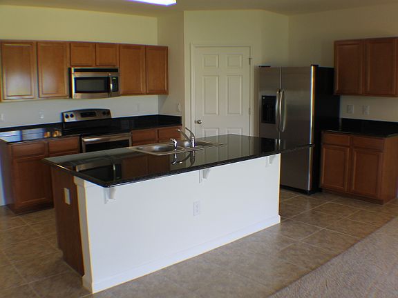 2nd image of 1570 Lexington Sq SW