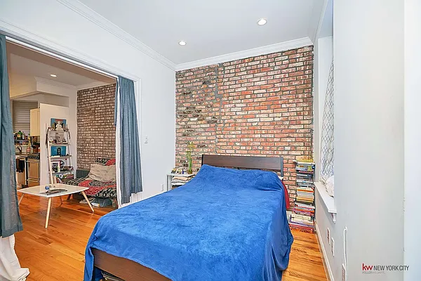 Rented by Keller Williams NYC | media 17