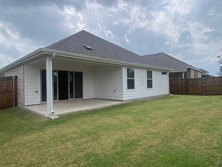 1209 Gardendale Hollow Ln — Photo 8