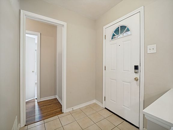 5th image of 2725 Maverick Ave