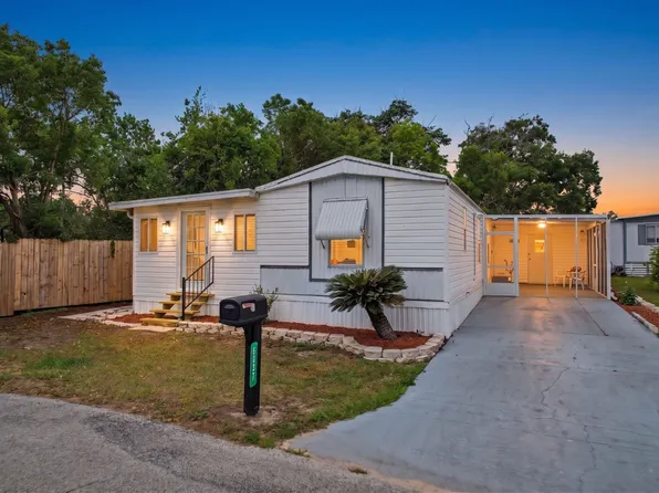 6037 Pearl St, Zephyrhills, FL 33542