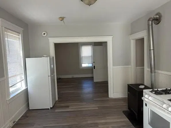 288 Rathbun St #1R, Woonsocket, RI 02895