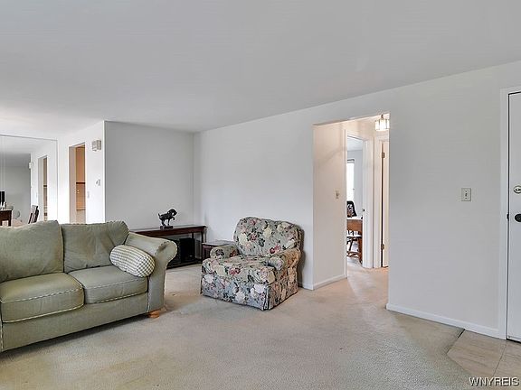 2nd image of 35 Greenwich Dr APT 4