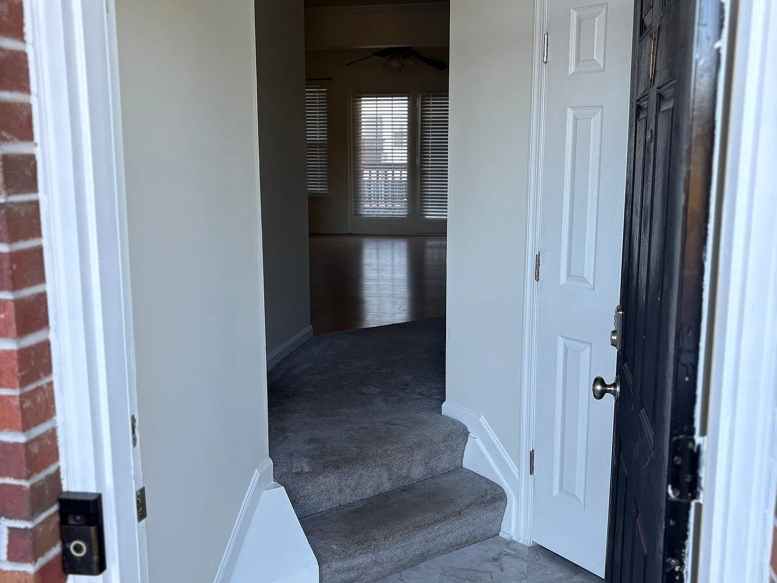 3 bed, 2.5 bath, 1320 sqft, $2,150 — Photo 2