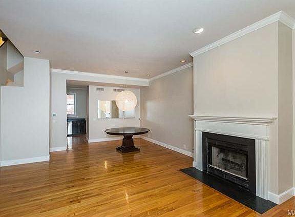 3rd image of 5256 Waterman Blvd