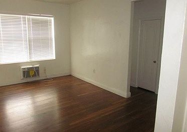3rd image of 1030 Jefferson Ave APT 9