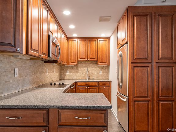 4th image of 124 Pelhamdale Avenue #9A