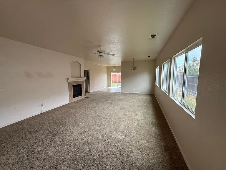 3260 Poppy St — Photo 2