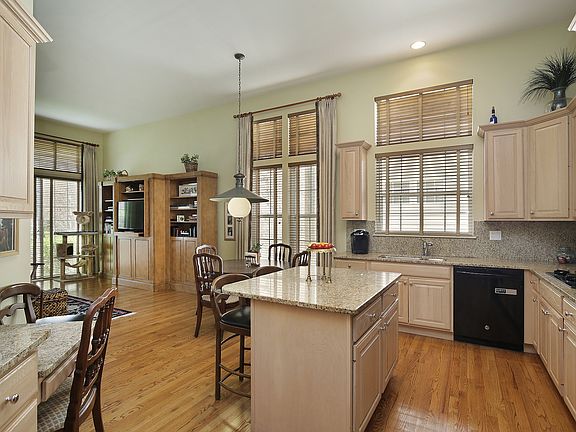 5th image of 2372 Glen Eagles Ln