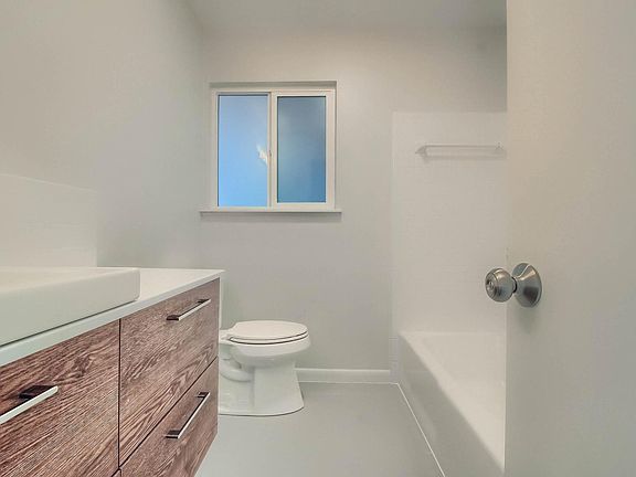 4th image of 3502 Catalina Dr #B