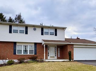 7270 Hillcrest Dr, Macungie, PA 18062