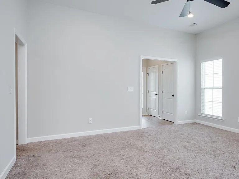 2106 Collier Rd — Photo 8