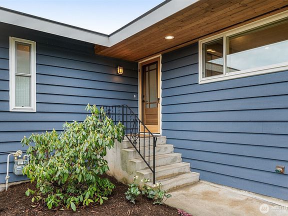 3rd image of 19870 47th Avenue NE