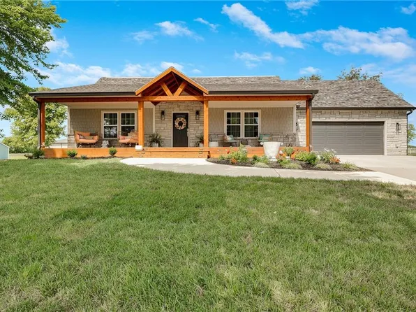 12801 E Brockview Ln, Peculiar, MO 64078