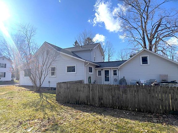 4th image of 407 Barry St