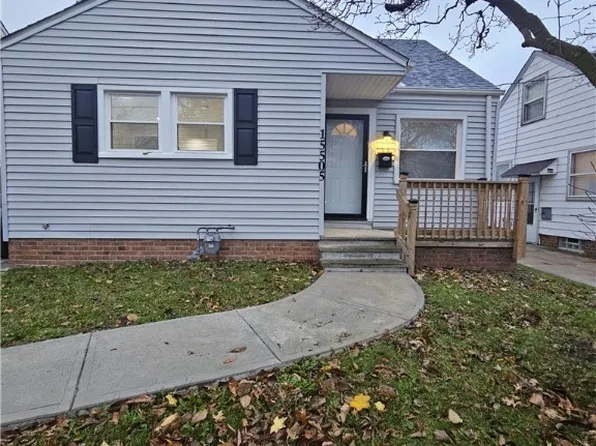 15505 Rockside Rd, Maple Heights, OH 44137
