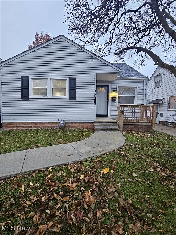 15505 Rockside Rd photo 1