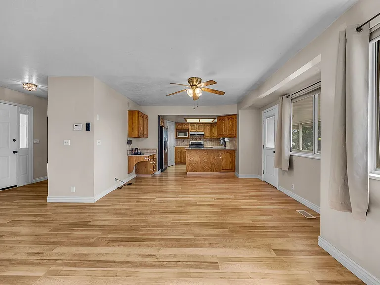 567 N Allanwood Pl — Photo 9