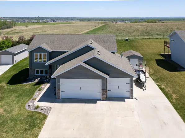 3208 14th Ave SE, Mandan, ND 58554