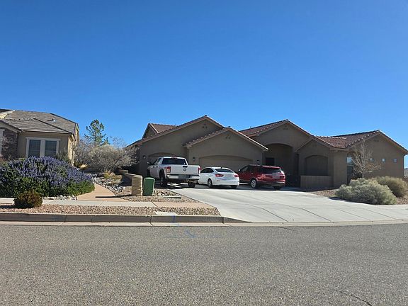 3rd image of 2425 Desert View Rd NE
