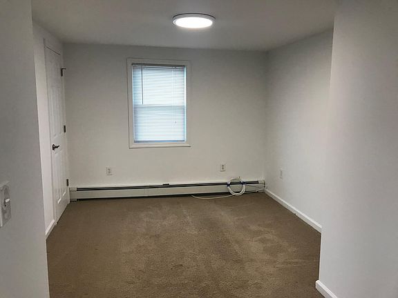 3rd image of 321 Hawthorne Ave Floor 2