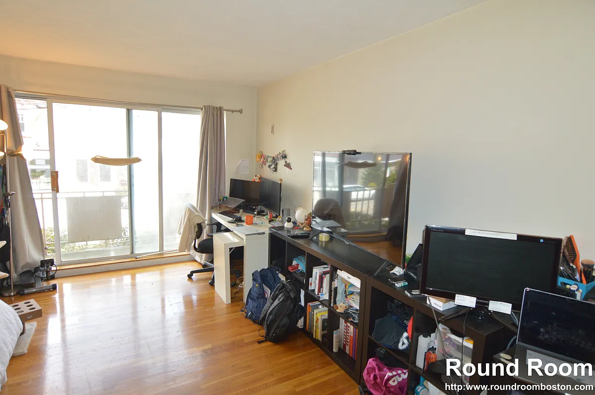 Building Photo - 383 Langley Rd #5A