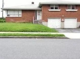 334 Oakwood Dr, Whitehall, PA 18052