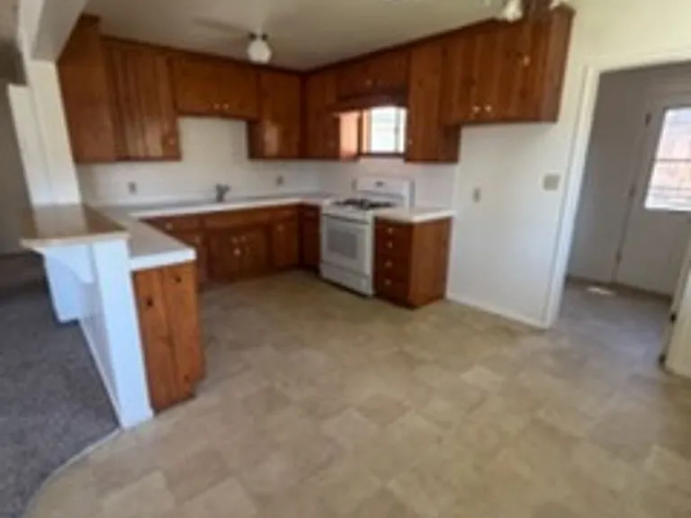 6641 Ivins Dr — Photo 8