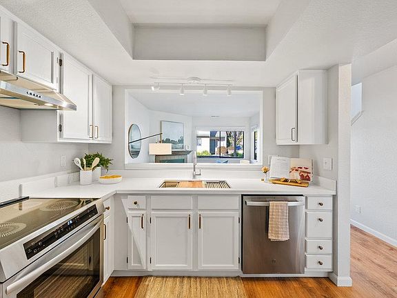 3rd image of 1726 Barrington Ct