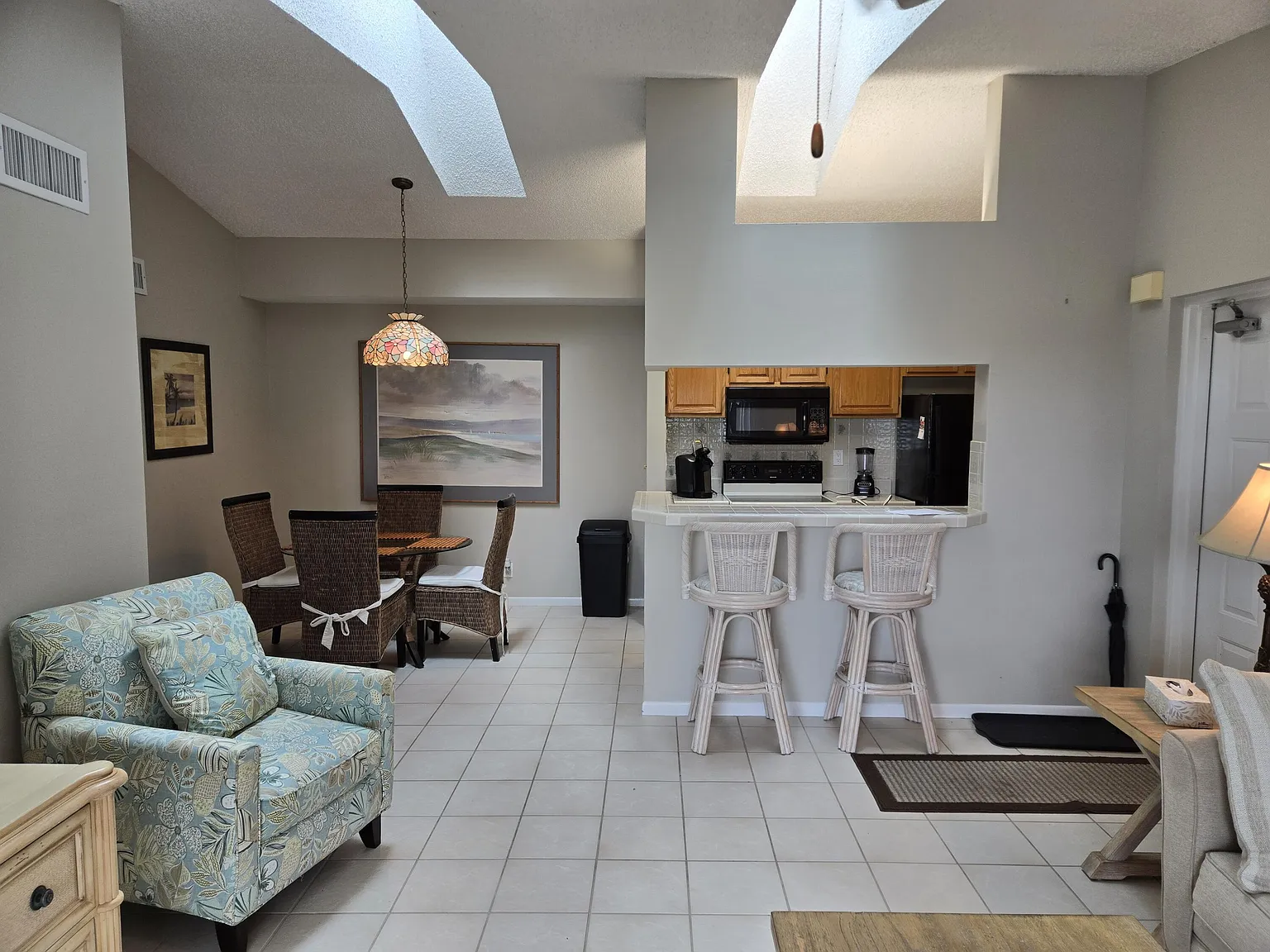 2 bed, 2.0 bath, 1018 sqft, $2,050 — Photo 2