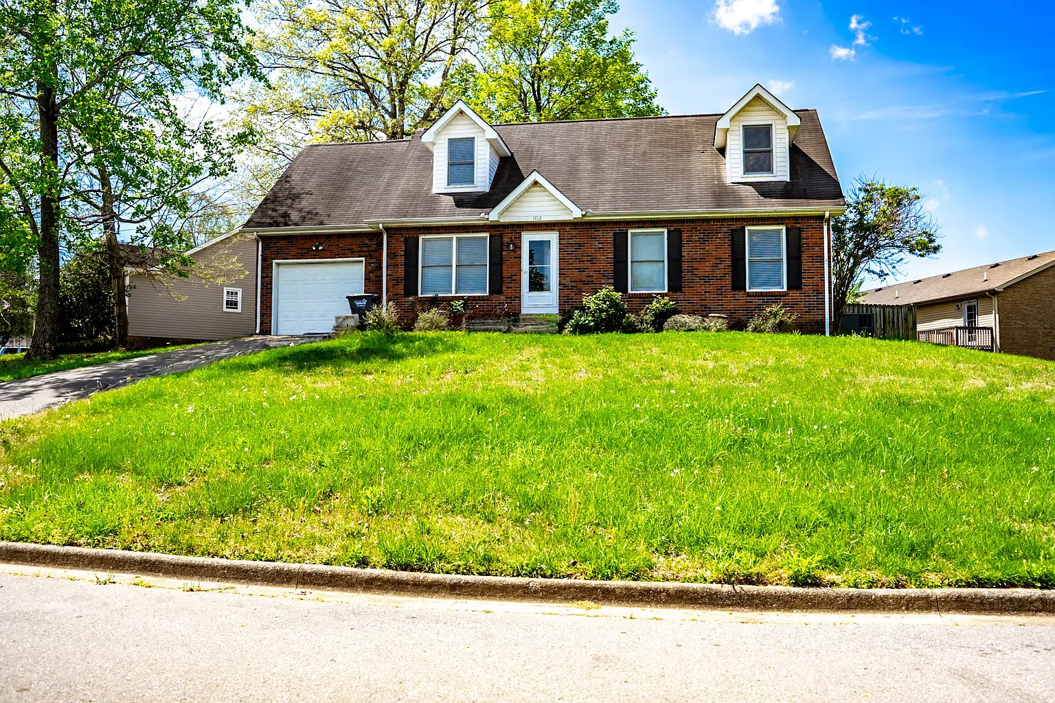 1712 Thistlewood Dr photo 1