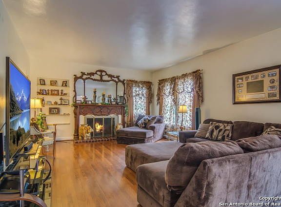 4th image of 130 Skyview Dr W