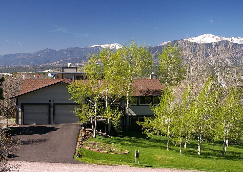 Gorgeous lot with aspens in the front, and unobstructed views out the back