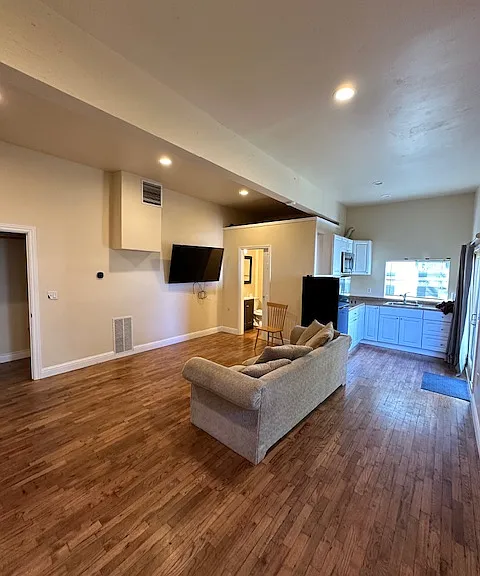 Sonoma Ave — Photo 1
