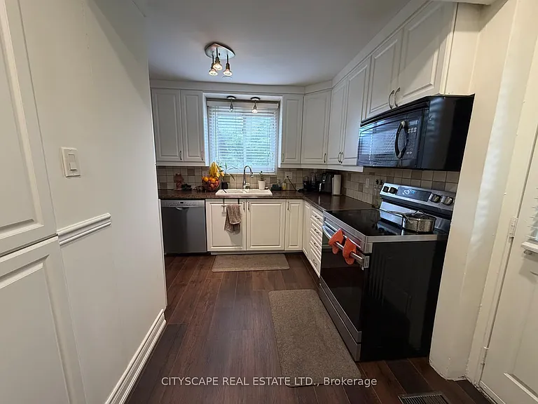 3346 Chokecherry Cres — Photo 10