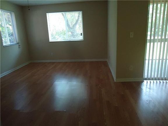 5th image of 826 NW 91st Ter