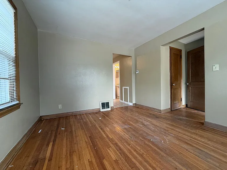 551 Michigan St — Photo 3