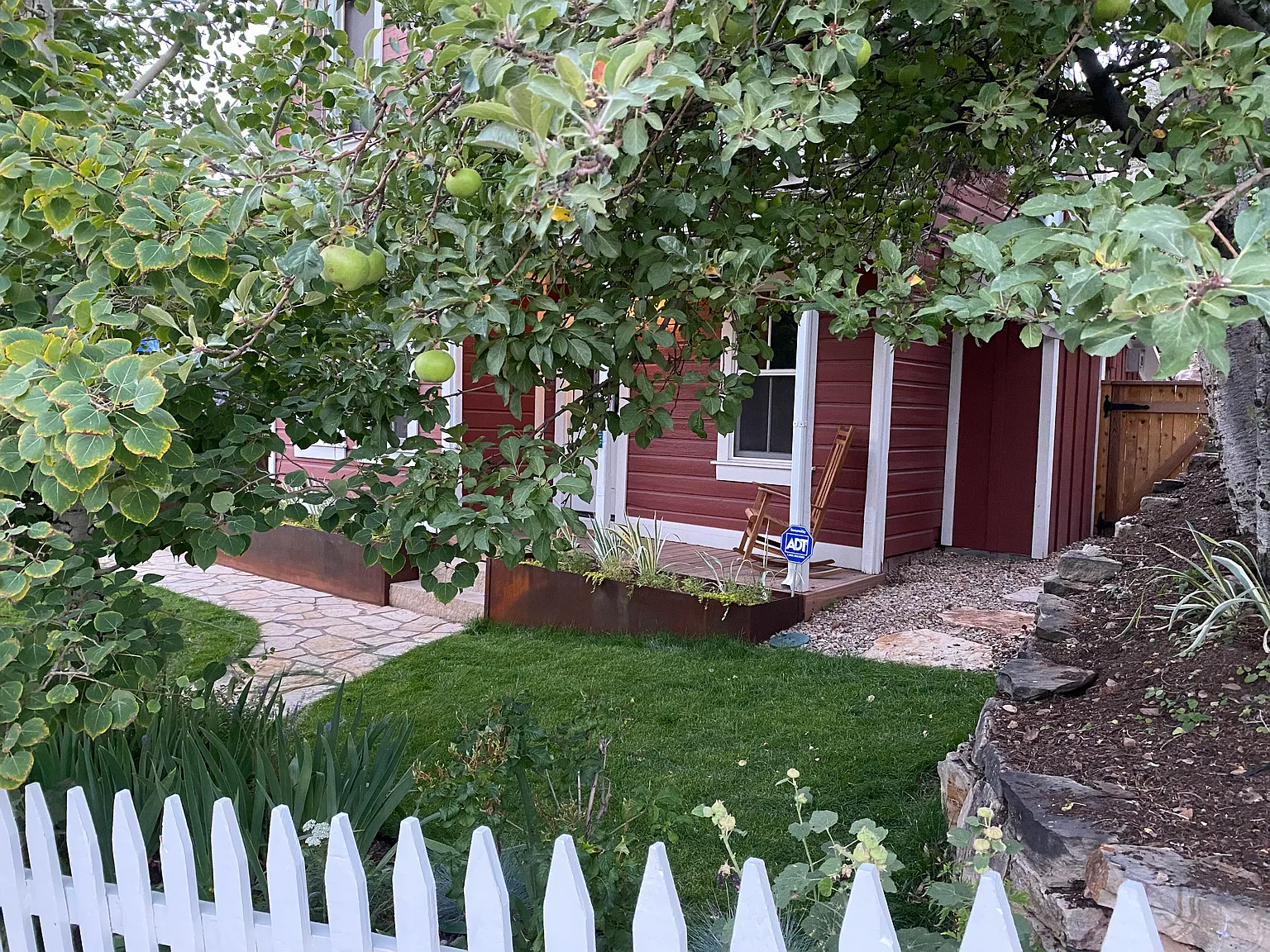 2 bed, 1080 sqft, $6,000 — Photo 3
