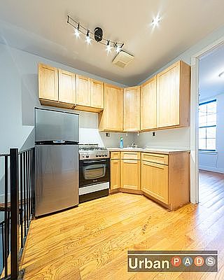 2nd image of 885 Saint Johns Pl APT 1